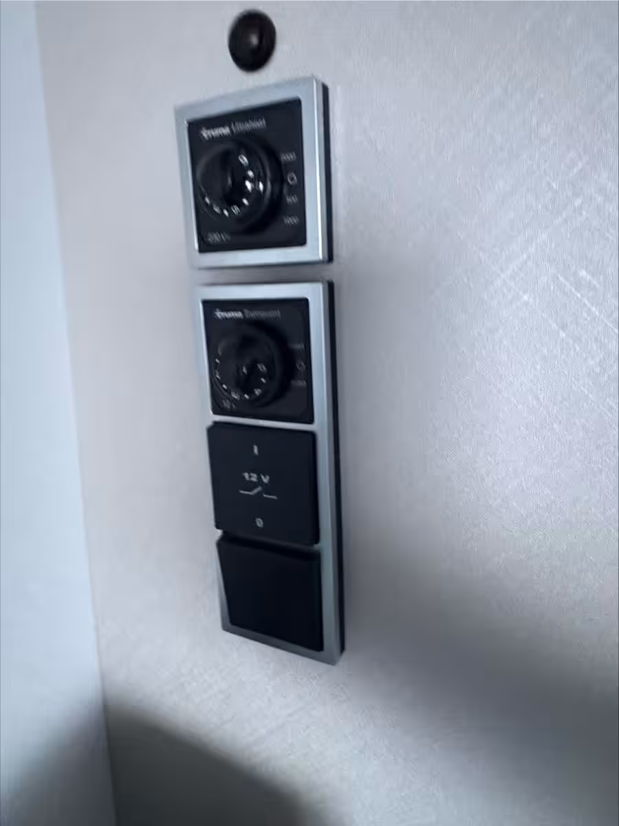 1612025 39573 8 