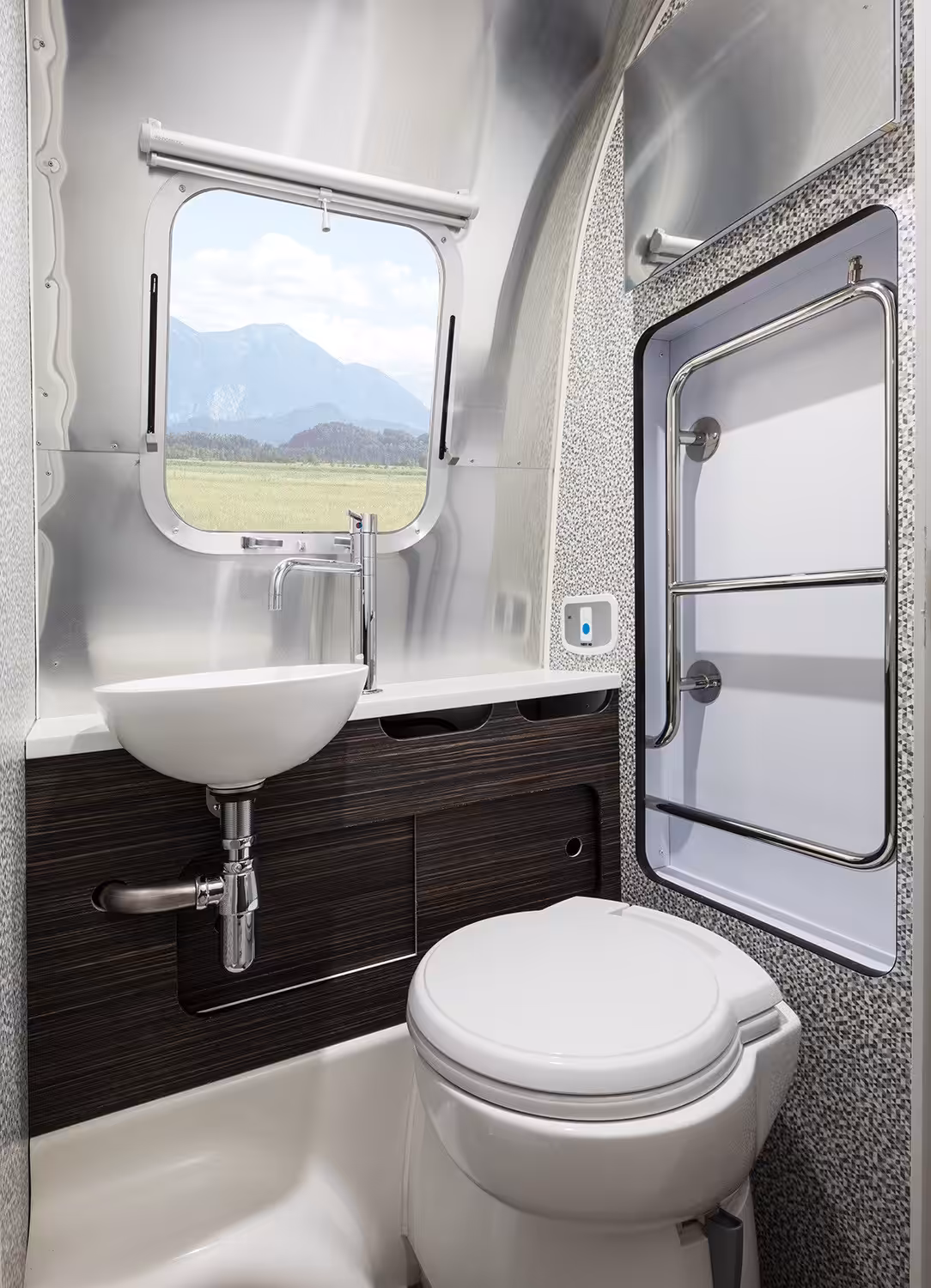 2021 Row 684 Interior Lavy Webpng Copy