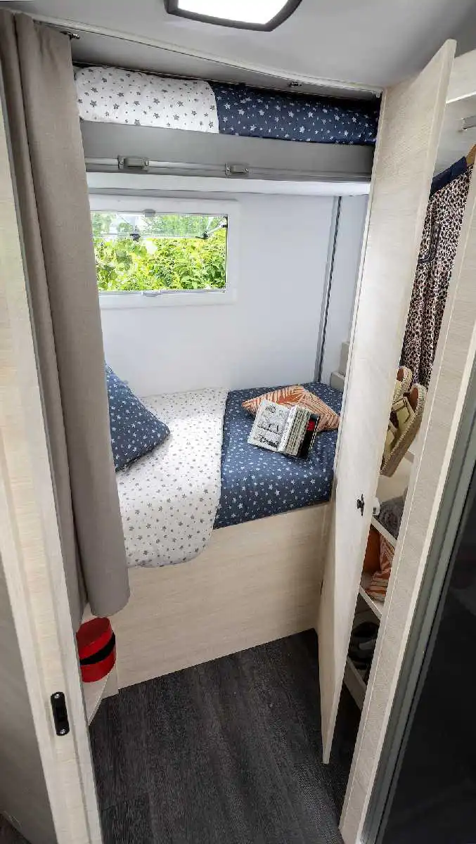 2312025 Chausson 720 2copy