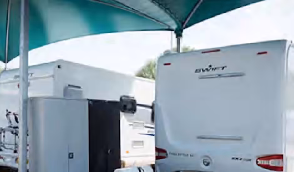 4 Wash Bays