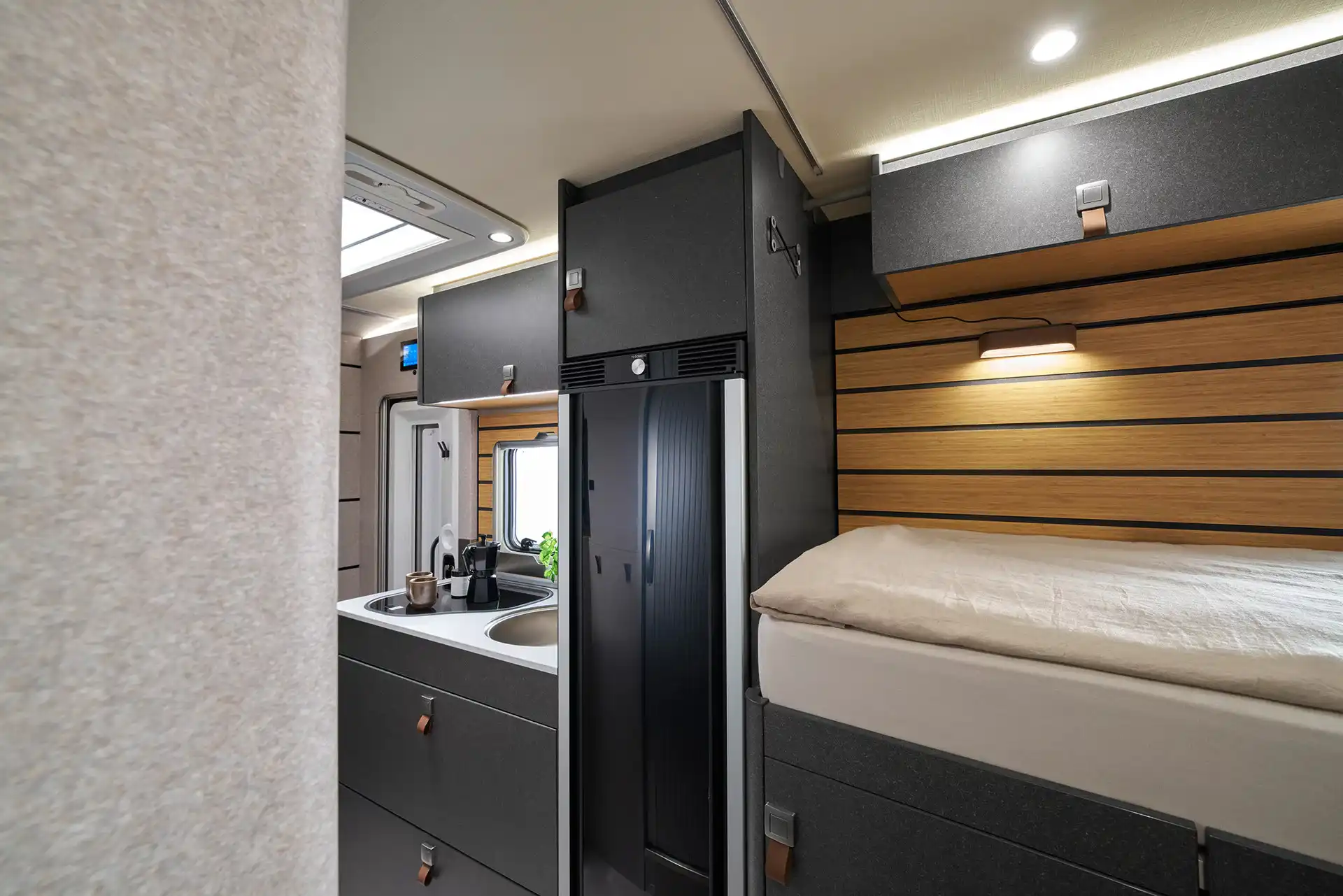 Hymer Mlt 570 Uebergang Kuehlschrank