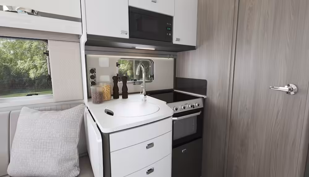 2026 Hi Style Xtra 694 Kitchen