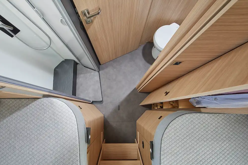 2026 MalibuReisemobil RM2 I470RB LE K Comfort 4.2t Umkleidezimmer Von Oben