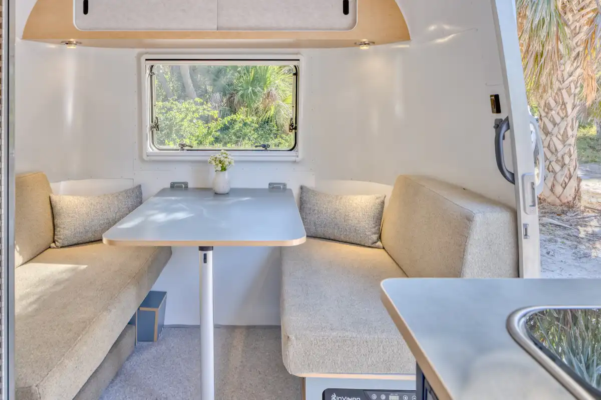 WorldTraveler 22FB Pielage  54 Caption