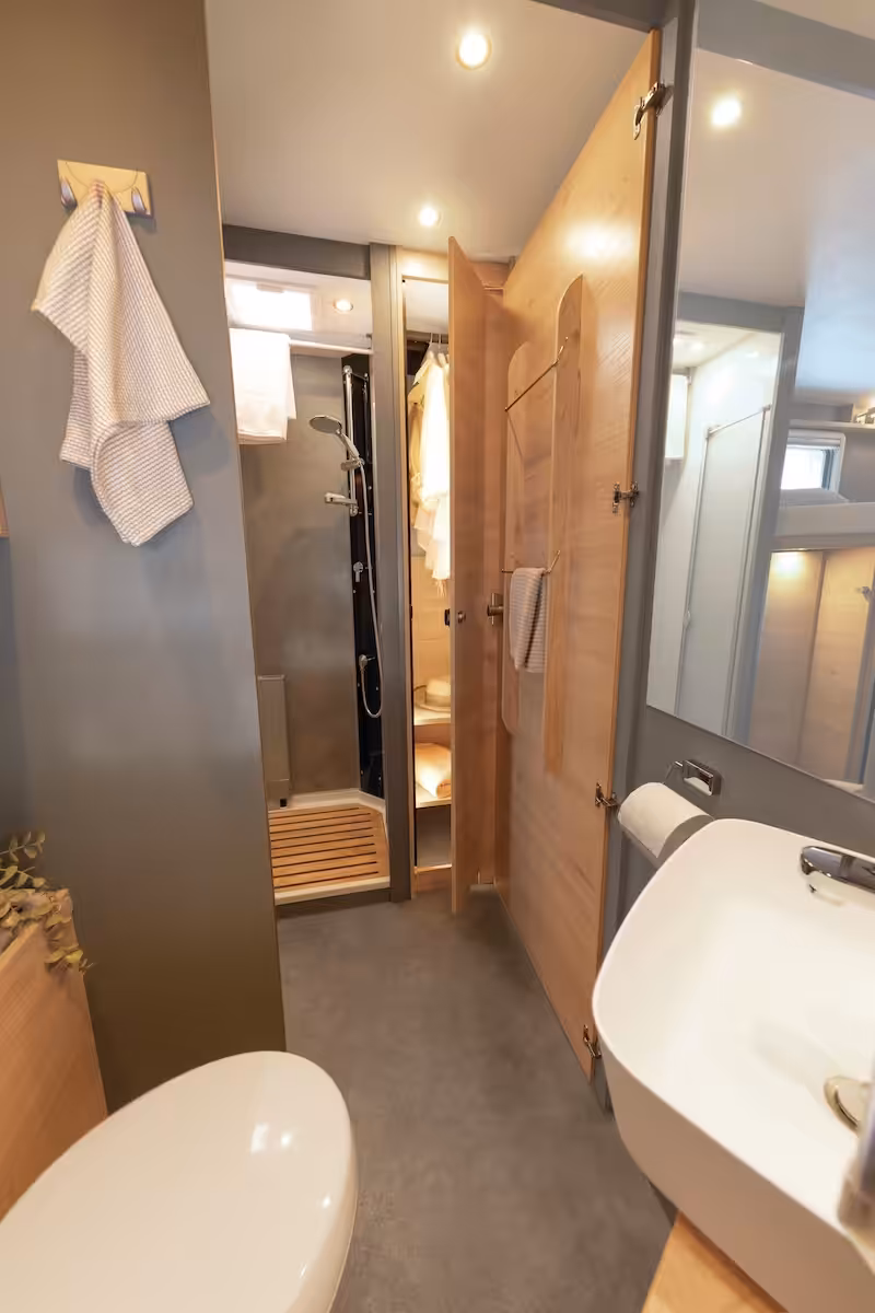 2027 Dethleffs Xl A Bathroom Caption