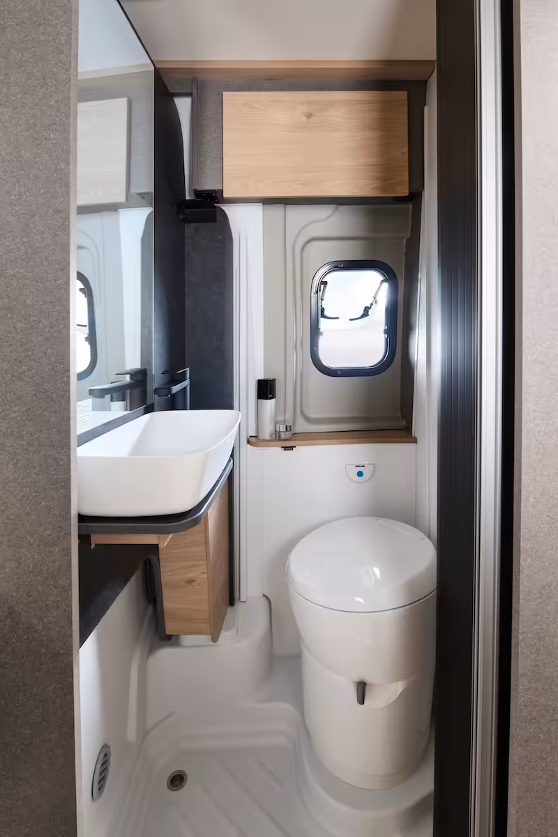 2027 Globetrail Active Plus Bathroom