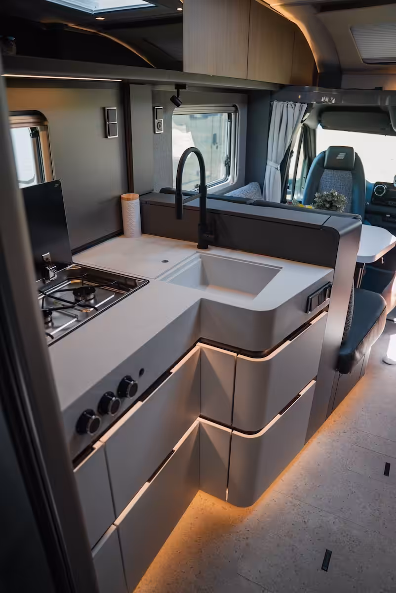 2027 Hymer Masterline I Kitchen Caption