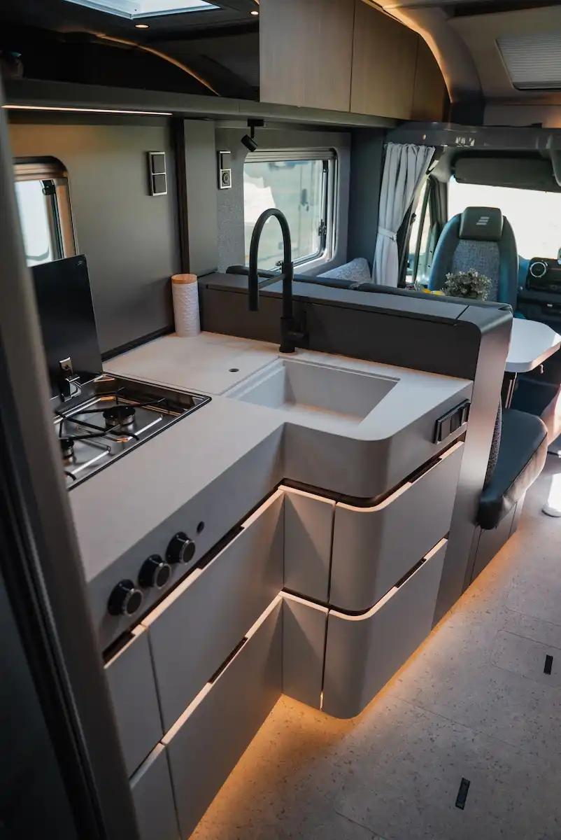2027 Hymer Masterline I Kitchen Caption