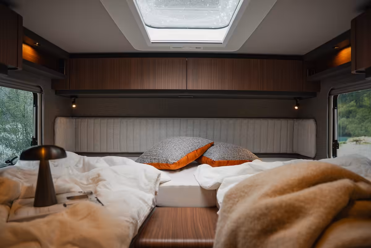 2027 Hymer Masterline T Beds Caption