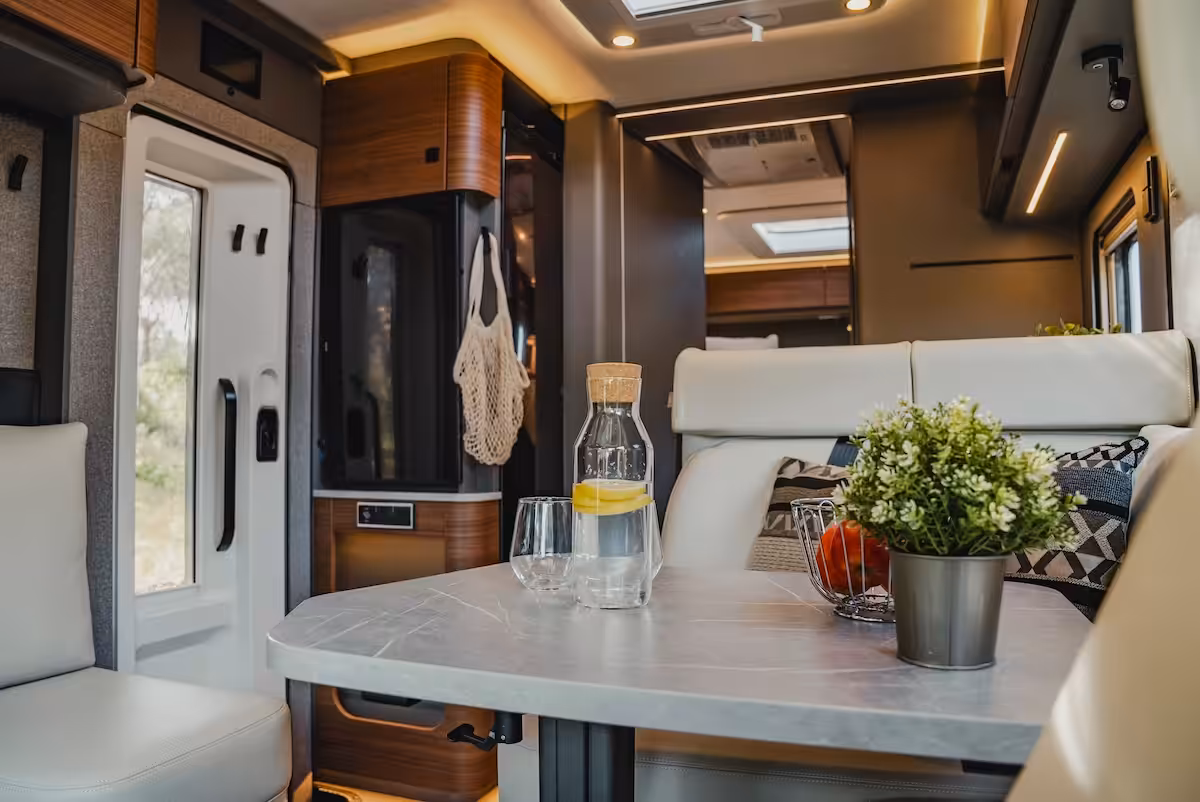 2027 Hymer Modern Comfort T Dining