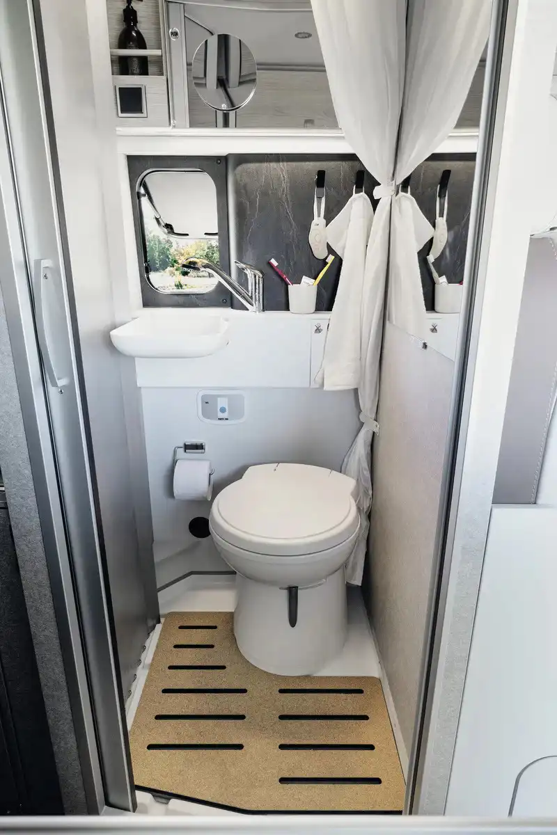 2027 Hymer Yellowstone Bathroom 1
