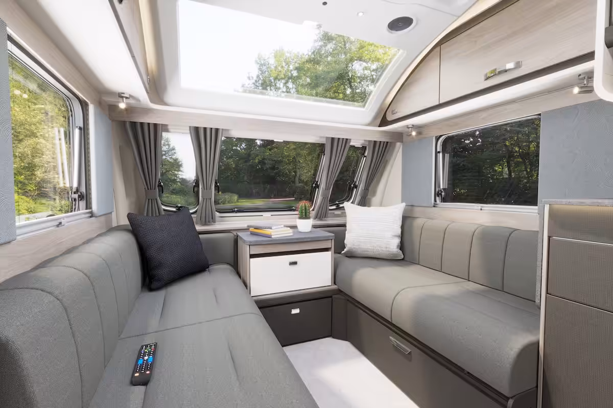 2027 Challenger 580 FrontLounge GAN 22 06 2026