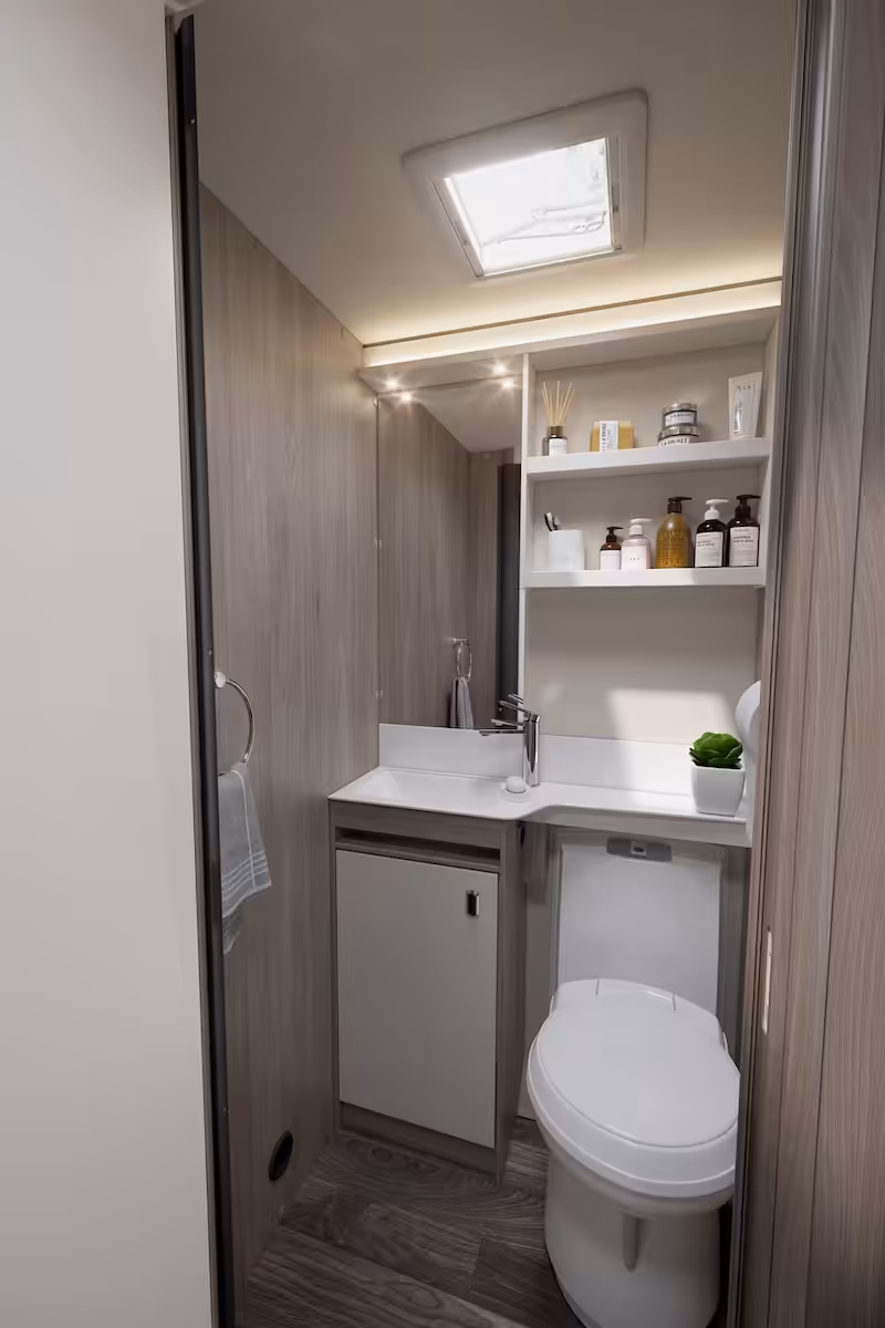 2027 Challenger Grande 630 Washroom SS 25 06 2026