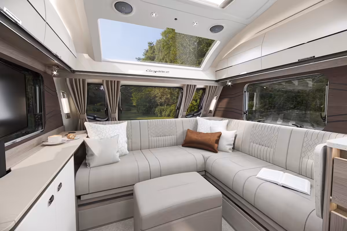 2027 Elegance 860 Front Lounge GA 22 06 26
