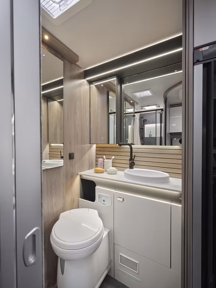 2027 Swift Hi Style Xtra Bathroom Lights