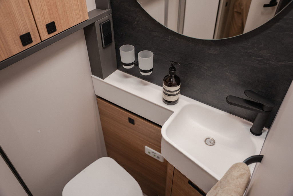 New Hymer B-Class ML I 880 Motorhome