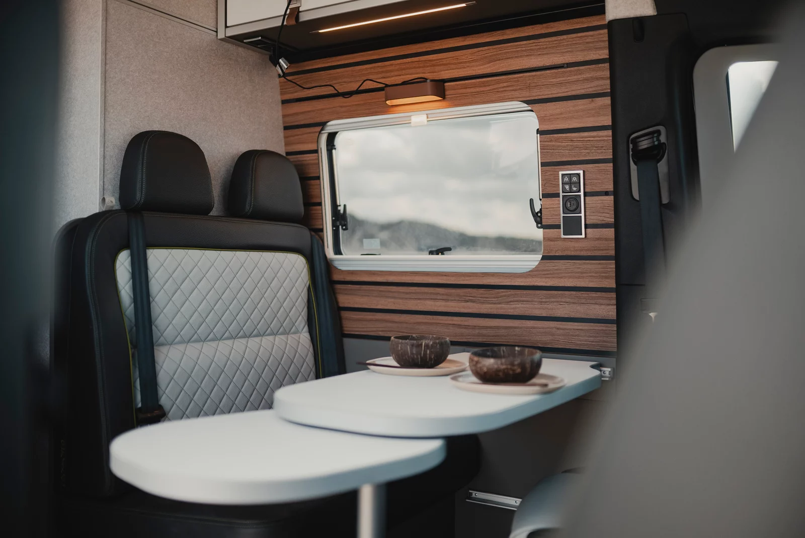 Hymer Gcs Crossover Innenansicht Sitzgruppe Dsc02232 Screen