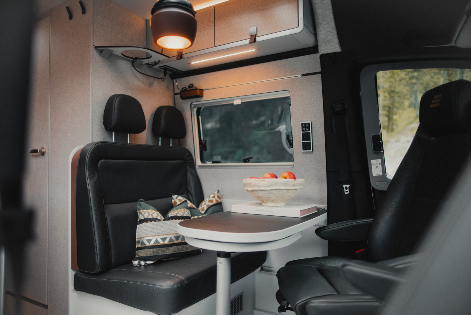 Hymer Grand Canyon S 700 Wohnraum Sitzgruppe Dsc05052 Screen