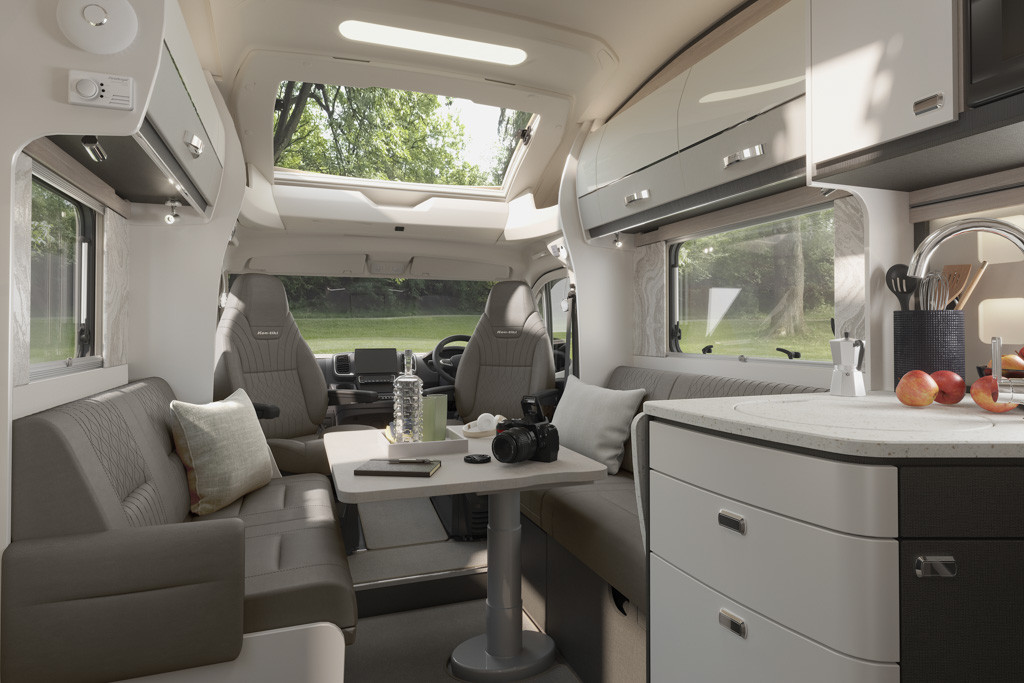 1192025 2026 Kontiki 784 Front Lounge