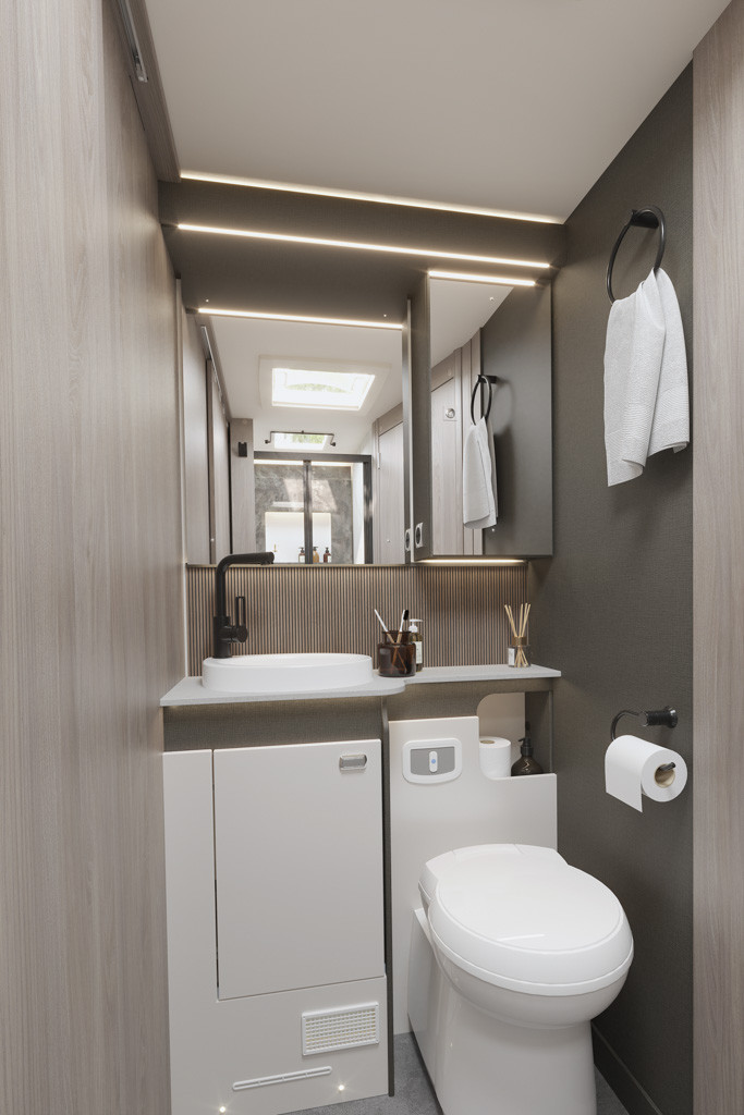 1192025 2026 Kontiki 784 Washroom