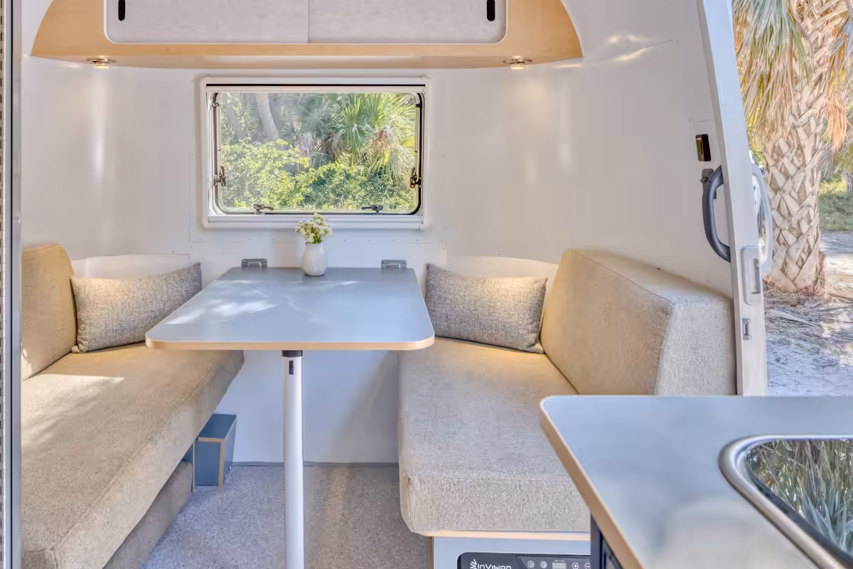 WorldTraveler 22FB Pielage  54 Caption